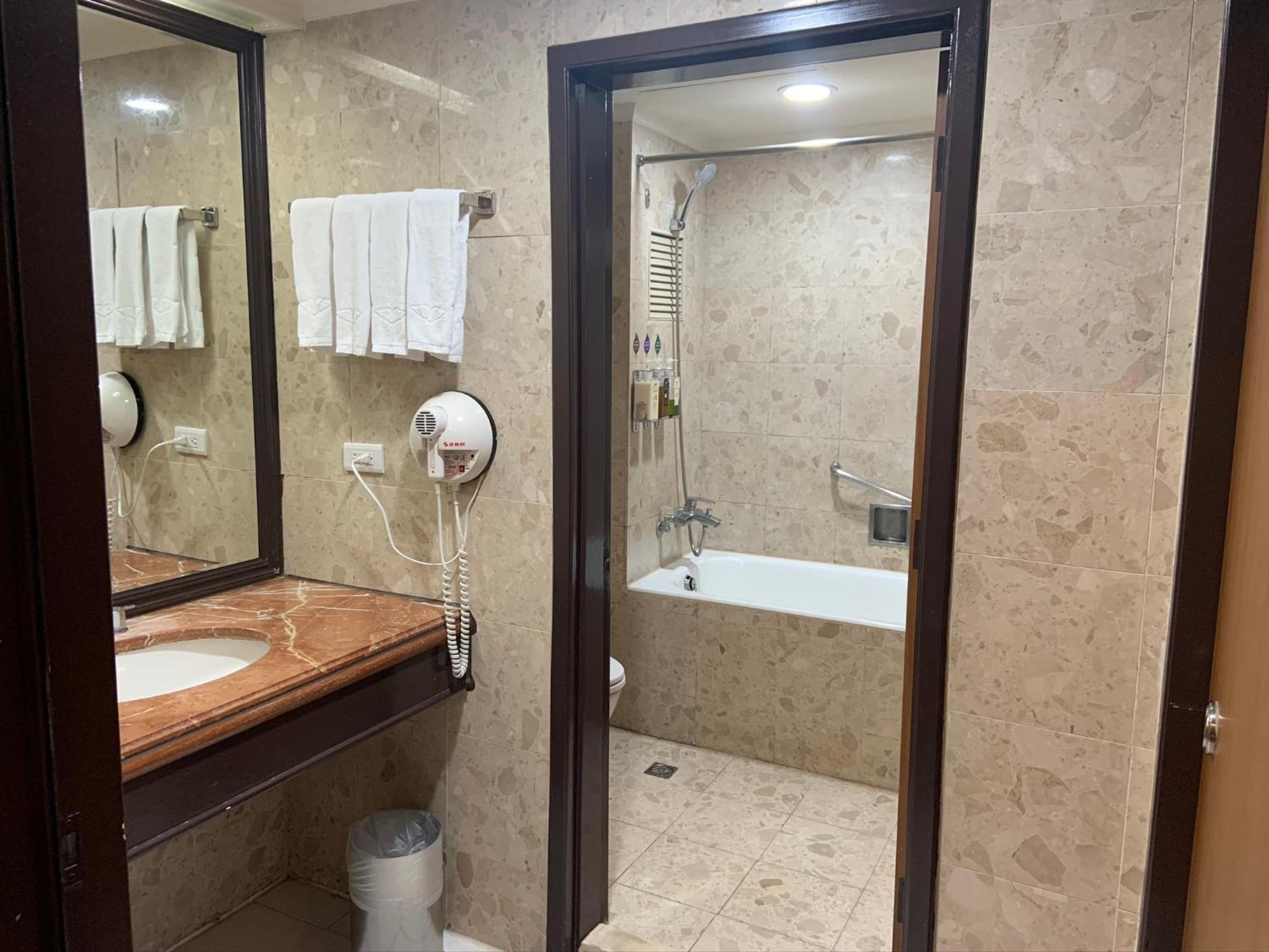Ct Green Bay Hot-Spring Hotel Wanli Bagian luar foto